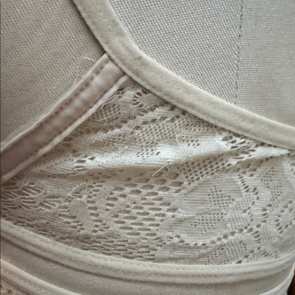 Urban Outfitters Lace Bralette - Picture 3 of 6